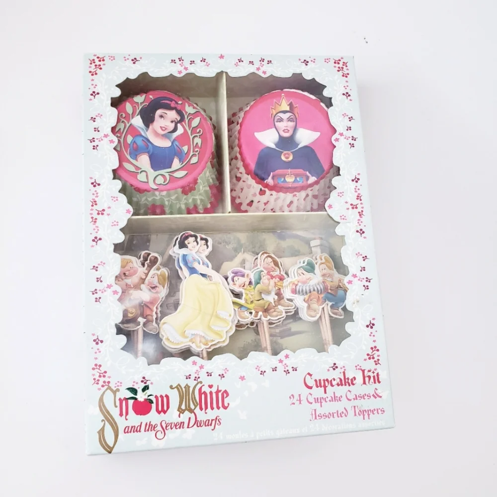 Williams Sonoma Snow White Cupcake Kit